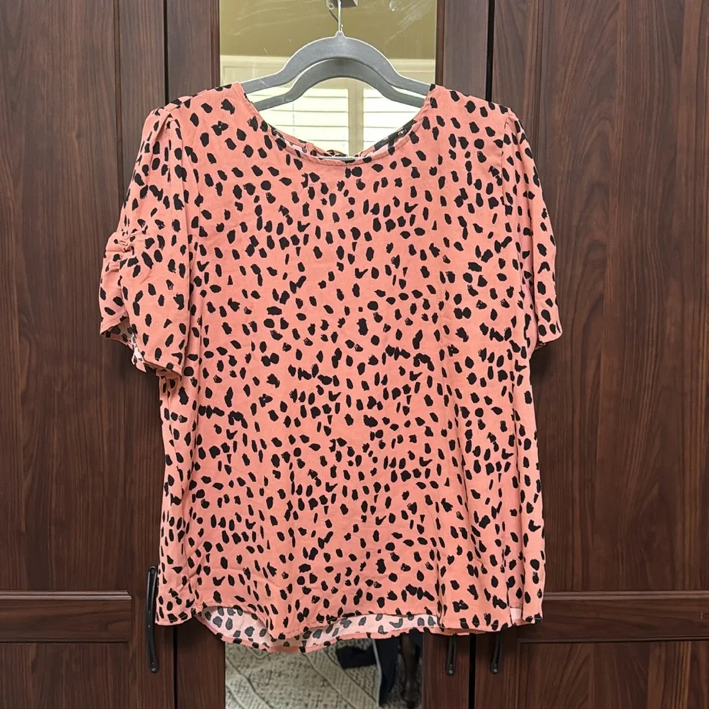Women’s Top - Picture 1 of 5